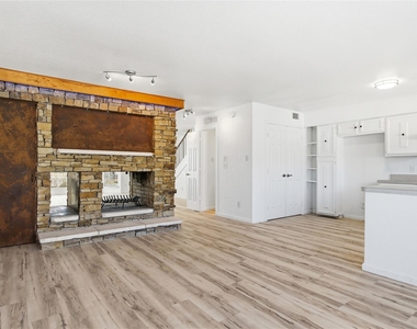 5810 Marina Drive - Photo Thumbnail 2