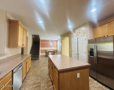 15106 W Sells Drive - Photo Thumbnail 5