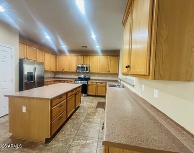 15106 W Sells Drive - Photo Thumbnail 6