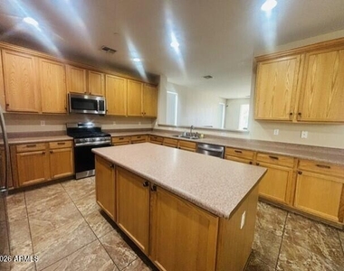 15106 W Sells Drive - Photo Thumbnail 4