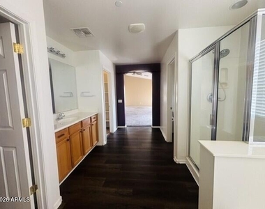 15106 W Sells Drive - Photo Thumbnail 18