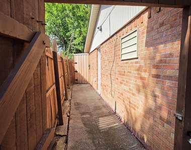 2539 Hillsboro Avenue - Photo Thumbnail 4