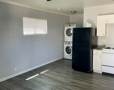 2402 N 24th Street - Photo Thumbnail 3
