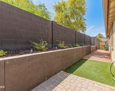 16209 W La Ventilla Way - Photo Thumbnail 4