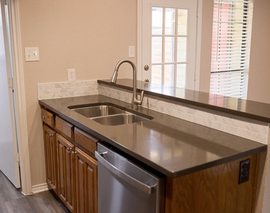 900 Kilkenny Court - Photo Thumbnail 5