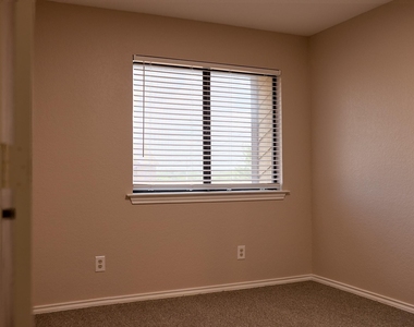 900 Kilkenny Court - Photo Thumbnail 6