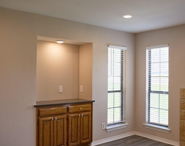900 Kilkenny Court - Photo Thumbnail 2