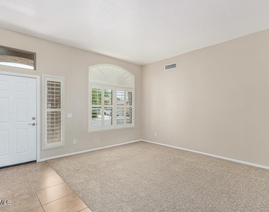 410 E Kent Avenue - Photo Thumbnail 2