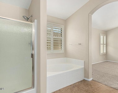 410 E Kent Avenue - Photo Thumbnail 12