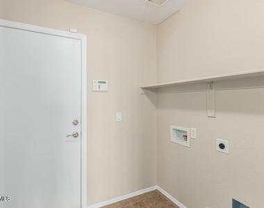 410 E Kent Avenue - Photo Thumbnail 16