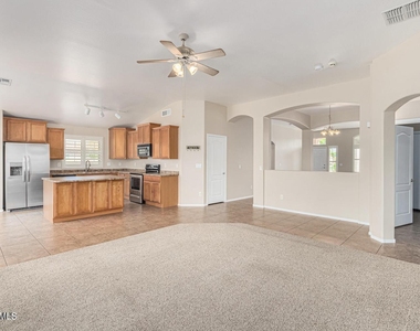 410 E Kent Avenue - Photo Thumbnail 7