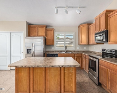 410 E Kent Avenue - Photo Thumbnail 8