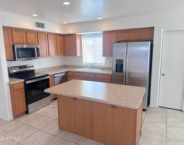 4106 E Chambers Street - Photo Thumbnail 6