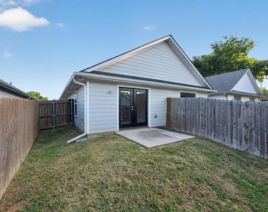 608 E College Street - Photo Thumbnail 19