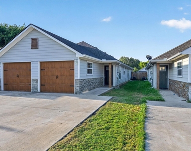 608 E College Street - Photo Thumbnail 20