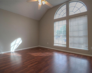7409 Glen Drive - Photo Thumbnail 9