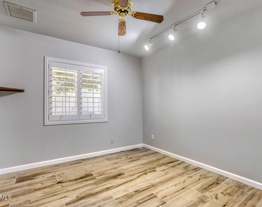 4932 W Mercer Lane - Photo Thumbnail 7