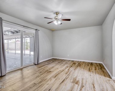 4932 W Mercer Lane - Photo Thumbnail 4