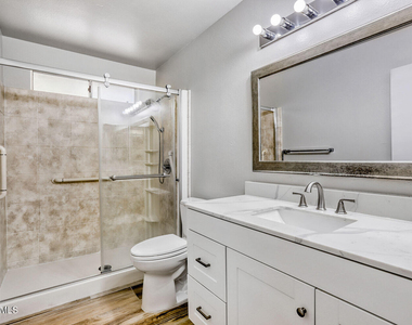 4932 W Mercer Lane - Photo Thumbnail 8