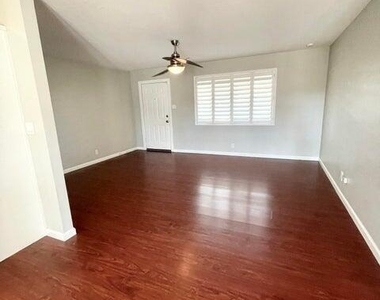 6820 E Moreland Street - Photo Thumbnail 5