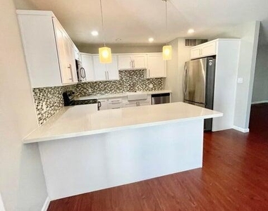 6820 E Moreland Street - Photo Thumbnail 4