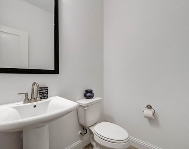 7031 Cedar Creek Drive - Photo Thumbnail 11