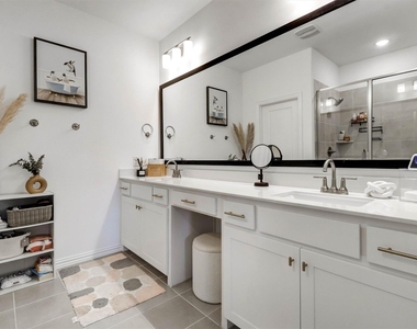 7031 Cedar Creek Drive - Photo Thumbnail 21