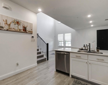 7031 Cedar Creek Drive - Photo Thumbnail 9