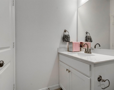 7031 Cedar Creek Drive - Photo Thumbnail 16