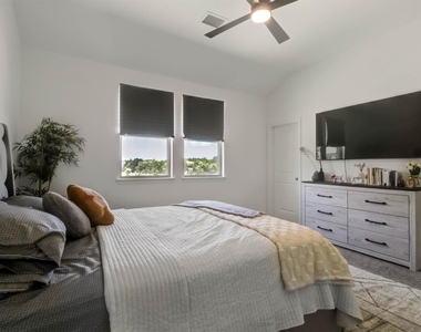 7031 Cedar Creek Drive - Photo Thumbnail 20