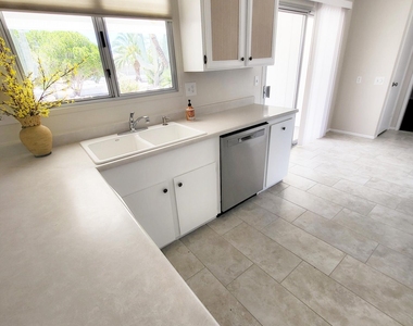 12919 W Jadestone Drive - Photo Thumbnail 6