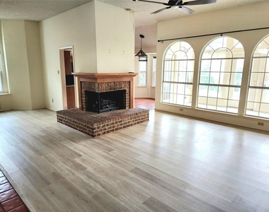 4346 Briar Hill Drive - Photo Thumbnail 10