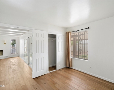 5520 N 77th Place - Photo Thumbnail 12