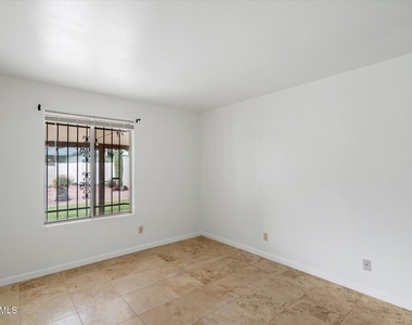 5520 N 77th Place - Photo Thumbnail 17