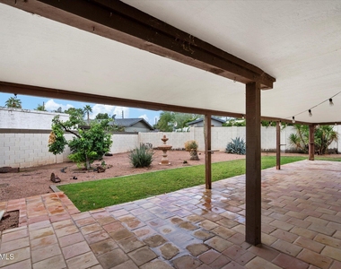 5520 N 77th Place - Photo Thumbnail 20