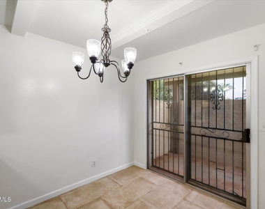 5520 N 77th Place - Photo Thumbnail 6
