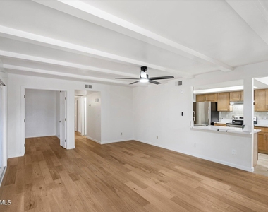 5520 N 77th Place - Photo Thumbnail 5