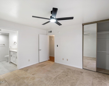 5520 N 77th Place - Photo Thumbnail 14