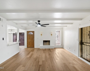 5520 N 77th Place - Photo Thumbnail 2