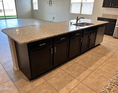 25698 W Desert Drive - Photo Thumbnail 4