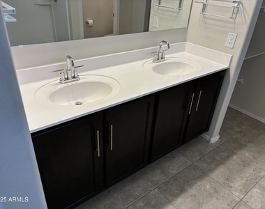 25698 W Desert Drive - Photo Thumbnail 10