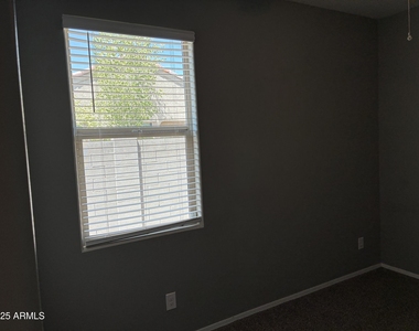 25698 W Desert Drive - Photo Thumbnail 13