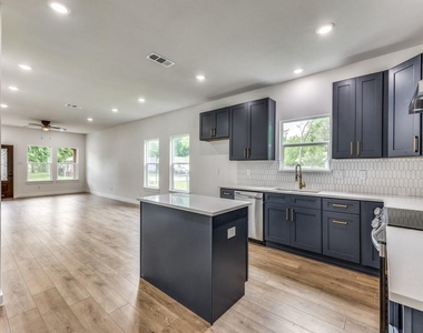747 N Wilhite Street - Photo Thumbnail 12