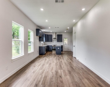 747 N Wilhite Street - Photo Thumbnail 6