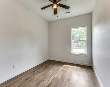 747 N Wilhite Street - Photo Thumbnail 14