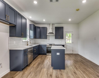 747 N Wilhite Street - Photo Thumbnail 11