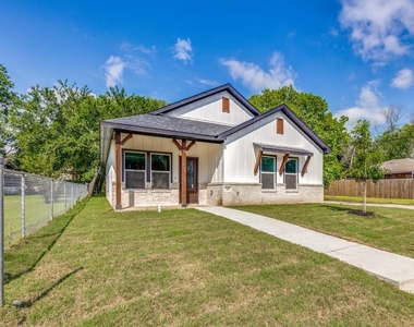 747 N Wilhite Street - Photo Thumbnail 1