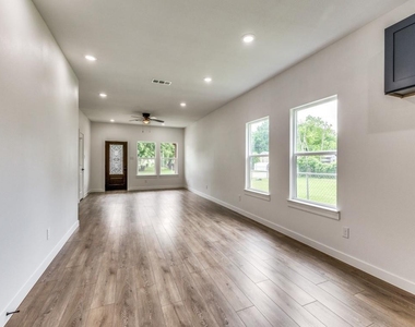 747 N Wilhite Street - Photo Thumbnail 4