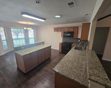 508 Tarragon Lane - Photo Thumbnail 2