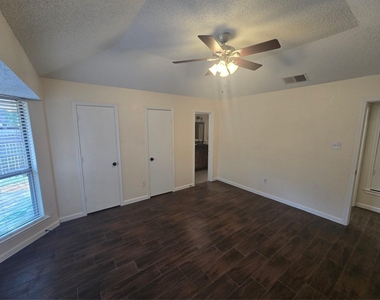508 Tarragon Lane - Photo Thumbnail 8